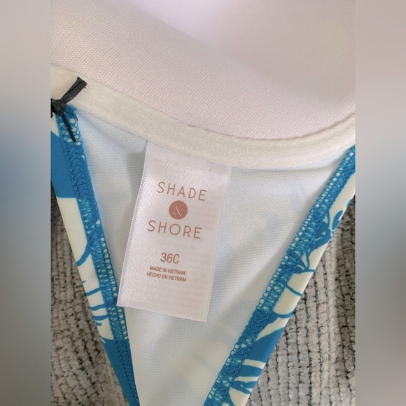 Shade & Shore Floral Bikini Top in Blue and White - Picture 4 of 5